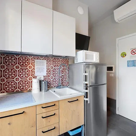 Victoria Fil Rouge Apartment