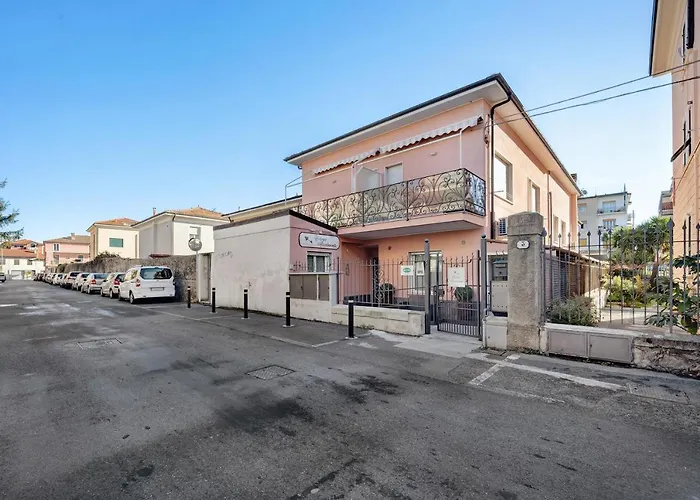 Victoria Fil Rouge Apartment